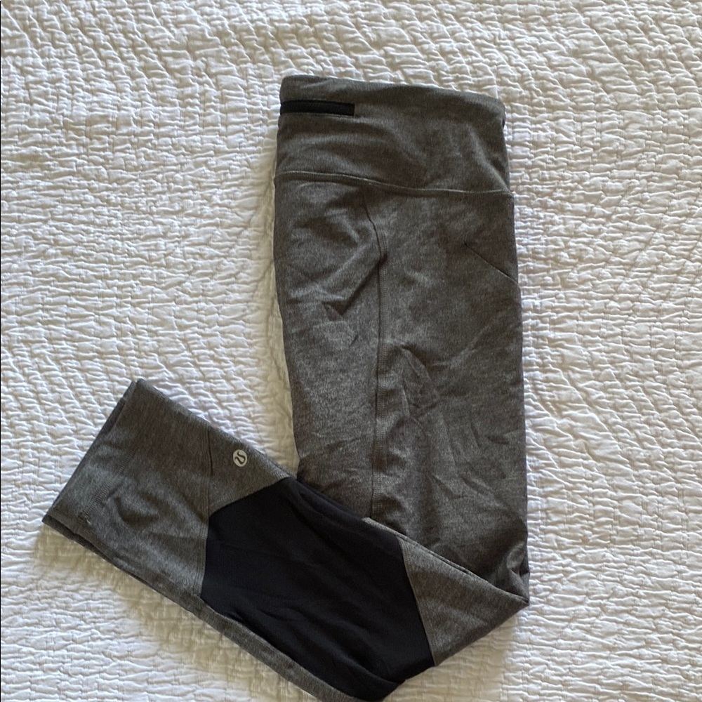 Lululemon Gray and Black Leggings with Form-Fitting Design